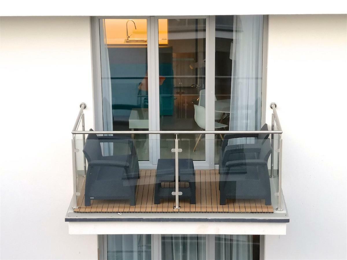 Sea Cliff Apartment *